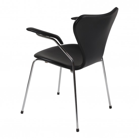 Arne Jacobsen 3207 7er armstol i sort classic l der Gratis